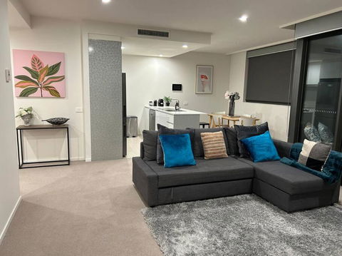 Plush Apartment On Mort - ACT Tourism 0