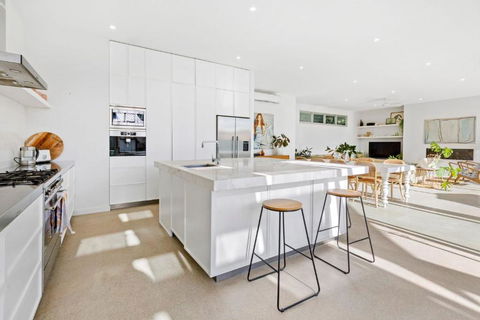 Poolside Paradise Mount Eliza - ACT Tourism 1