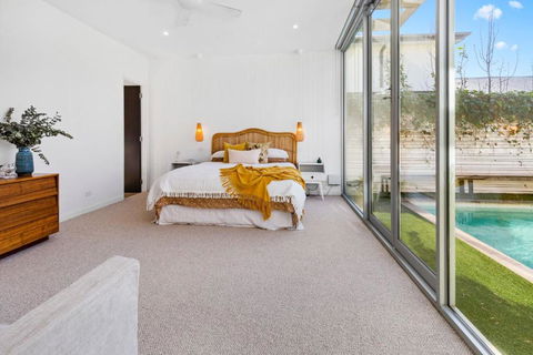 Poolside Paradise Mount Eliza - ACT Tourism 3