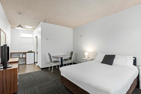 Red Carpet Motel - ACT Tourism 1