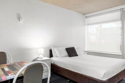 Red Carpet Motel - ACT Tourism 0