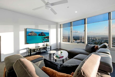 Q Tower Apartments In Surfers Paradise - From Level 3 - Self Contained & Privately Managed - Wow Stay - ACT Tourism 2