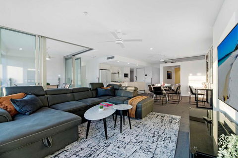 Q Tower Apartments In Surfers Paradise - From Level 3 - Self Contained & Privately Managed - Wow Stay - ACT Tourism 3