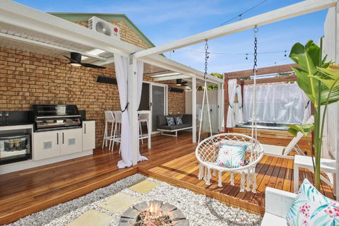 Private Outdoor Spa, Fire Pit - THE RETREAT COOLUM BEACH - ACT Tourism 2