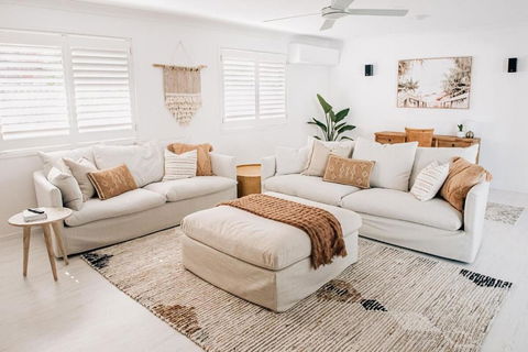 Prime Location With Pool - Walk To Coolum Beach - ACT Tourism 1