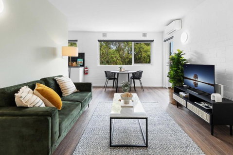 Pristine 1-Bed Unit Moments From Royal Park - ACT Tourism 0