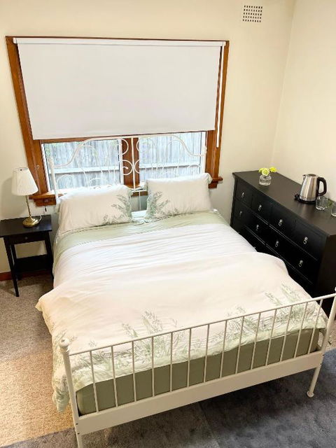 Private Bath Ensuite Room Eastwood/MQ Uni Park - ACT Tourism 1