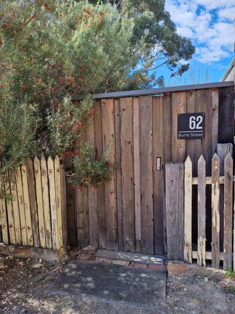 Private Guesthouse - ACT Tourism 1