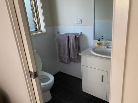 Private Room With Ensuite And Parking Close To Wollongong CBD - ACT Tourism 3