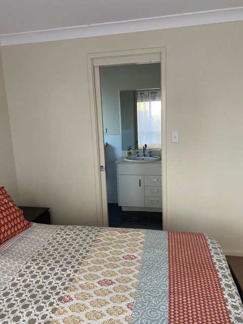 Private Room With Ensuite And Parking Close To Wollongong CBD - ACT Tourism 2