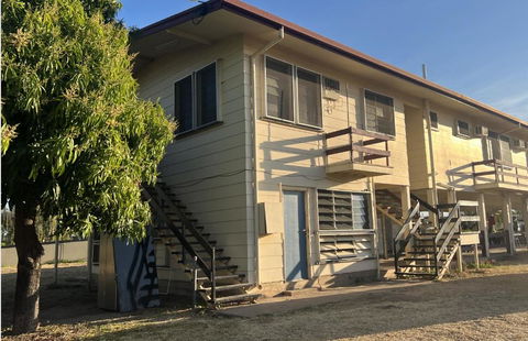 Q Lux Inn Emerald - ACT Tourism 0