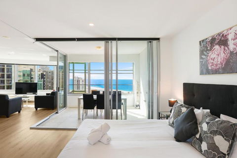 Q Tower Amazing Ocean Views 22nd Level Heated Pools Sleeps 6 - Optimise BNB - ACT Tourism 1