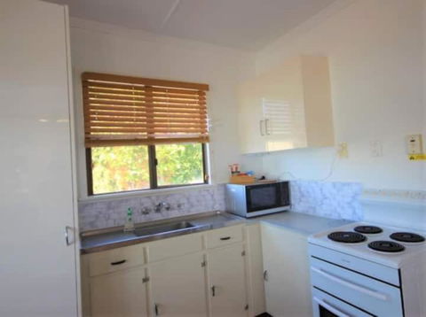 QCWA Cheerful Cottage - Airlie Beach - ACT Tourism 2