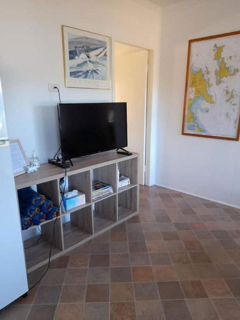 QCWA Cheerful Cottage - Airlie Beach - ACT Tourism 1