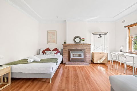 Quadruple Room - Near Transport & Shops - Shared Bathroom - ACT Tourism 2
