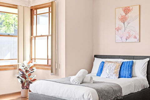 Quadruple Room W Ensuite In Gordon Near Train & Bus - ACT Tourism 1