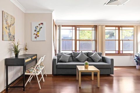 Quadruple Room W Ensuite In Gordon Near Train & Bus - ACT Tourism 2
