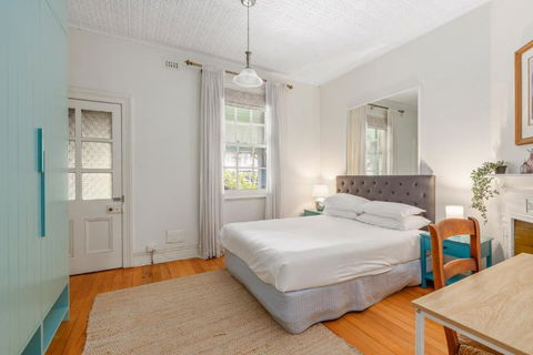 Quaint 3-Bed Heritage Home In The Heart Of Sydney - ACT Tourism 1