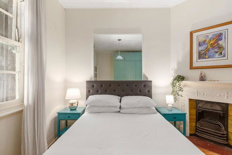 Quaint 3-Bed Heritage Home In The Heart Of Sydney - ACT Tourism 0