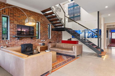 Quaint 4-Bed With Backyard 5-Min To The Beach - ACT Tourism 0