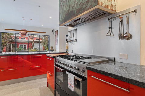Quaint 4-Bed With Backyard 5-Min To The Beach - ACT Tourism 2