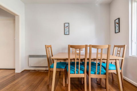 Quaint & Homey Ripponlea Flat - ACT Tourism 3