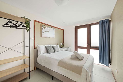Quaint Double Room - Private Spot At Milperra - Shared Bathroom - ACT Tourism 0