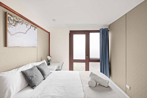 Quaint Double Room - Private Spot At Milperra - Shared Bathroom - ACT Tourism 2
