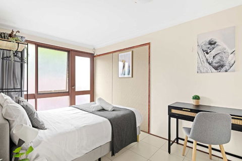 Quaint Double Room - Private Spot At Milperra - Shared Bathroom - ACT Tourism 3