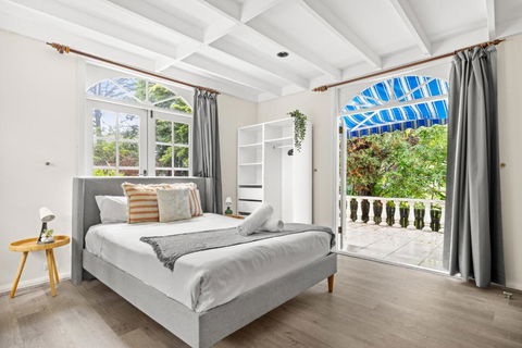 Quaint Queen Room - Convenient Location In Lindfield - Shared Bathroom - ACT Tourism 0
