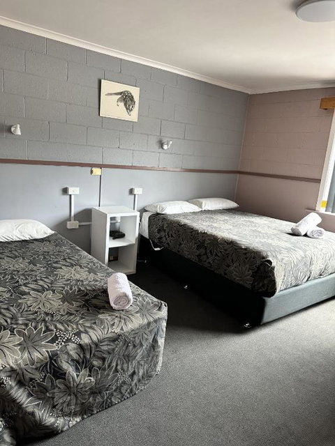 Queenstown Motor Lodge - ACT Tourism 1