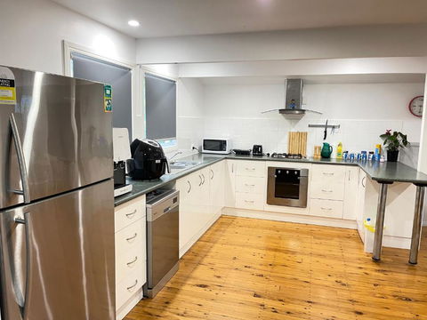 Quiet, Cozy And Calm 3 Bedroom House. - ACT Tourism 2