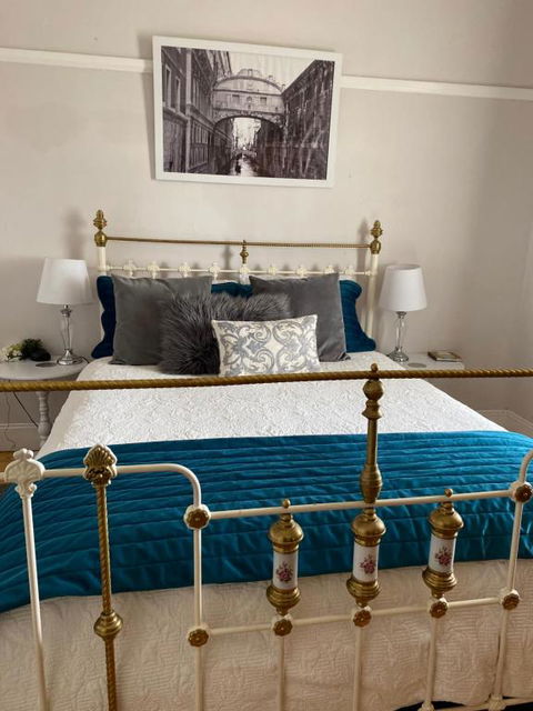 R&R Blue Diamond Luxury Cottage Maryborough, Vic - ACT Tourism 1