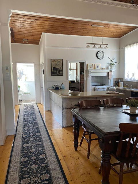 R&R Blue Diamond Luxury Cottage Maryborough, Vic - ACT Tourism 3