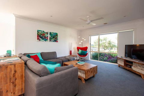 R&R By The Bay In Prime Location - ACT Tourism 2
