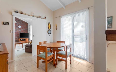 Ratties Residence 6 Carnegie St Port Ellliot - No Linen Included - ACT Tourism 3