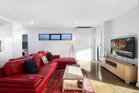 Raven West House I Corporate Or Holiday - ACT Tourism 1