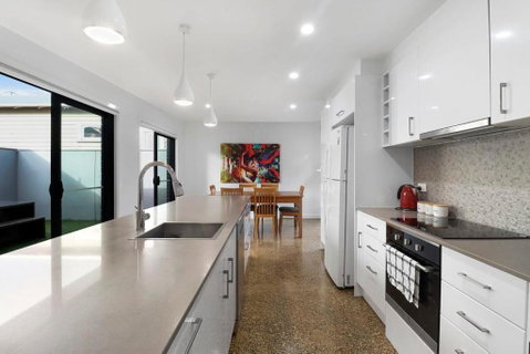 Raven West House I Corporate Or Holiday - ACT Tourism 3