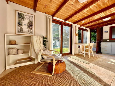 Private Access Retreat 1 Queen Bedroom W Stunning Pool And Ocean Views - ACT Tourism 0