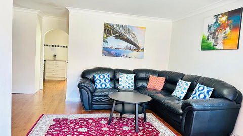 Quiet Family Townhouse In Wollongong CBD - ACT Tourism 0