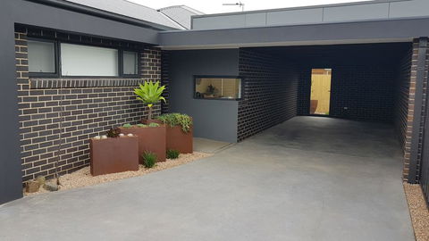 At Home Apartments - ACT Tourism 0