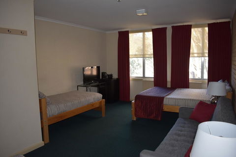 Attunga Alpine Lodge & Apartments - ACT Tourism 2