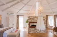 Book Mudgeeraba Accommodation Vacations ACT Tourism ACT Tourism