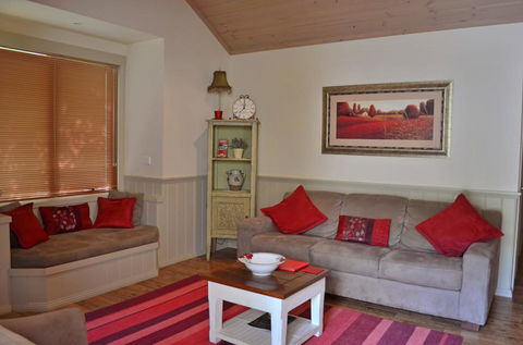 Autumn Affair Cottage 5 - ACT Tourism 2