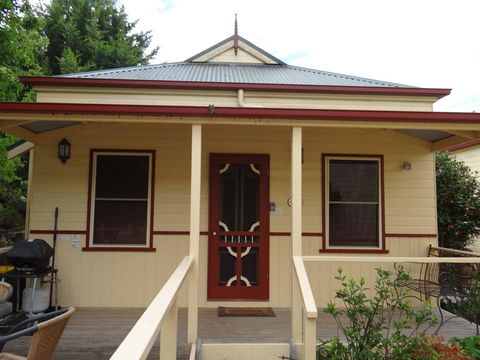 Autumn Affair Cottage 5 - ACT Tourism 0