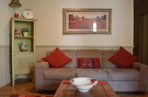 Autumn Affair Cottage 5 - ACT Tourism 1