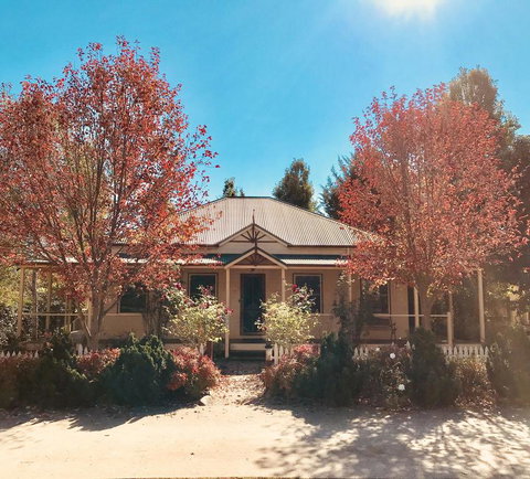 Autumn Beauty - Cottage 4 - ACT Tourism 1