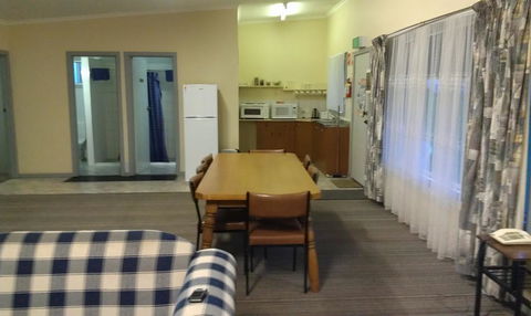 Avalon Motel - ACT Tourism 1