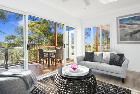 Avalon Tree House - ACT Tourism 0