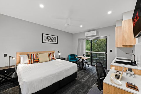 AVENUE MOTEL APARTMENTS - ACT Tourism 1